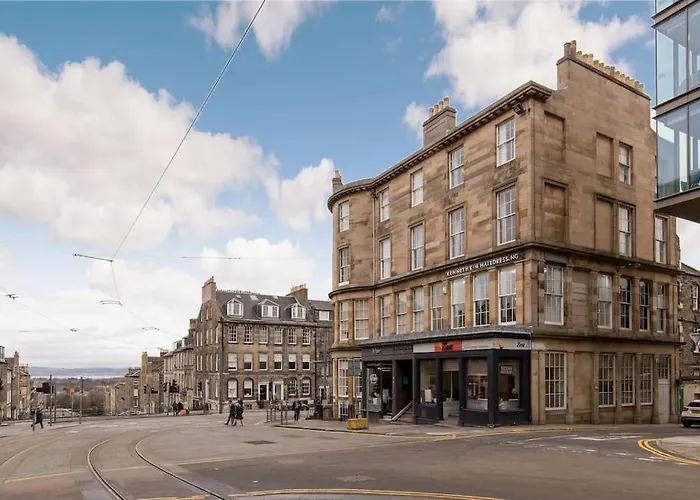 St James Quarter 2 Bed Apartment